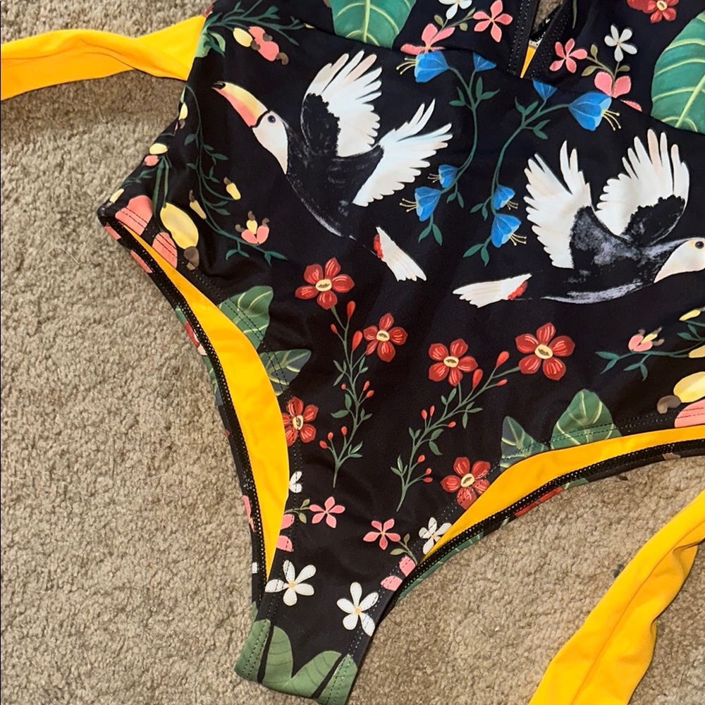 Tropical Print parrot Swimsuit with flirty ruffle Yellow straps xl - Picture 3 of 13